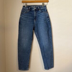 American Eagle Mom Jeans Size 2 Short High Rise Vintage Wash Straight Leg Denim